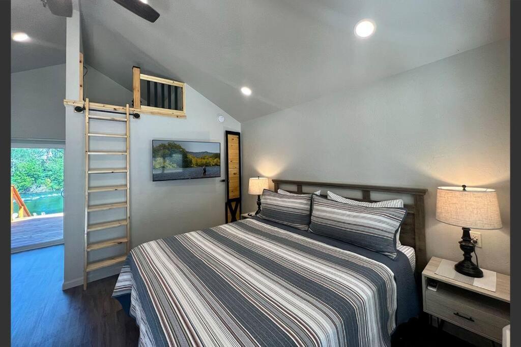 Loft 2 - Rogue River *